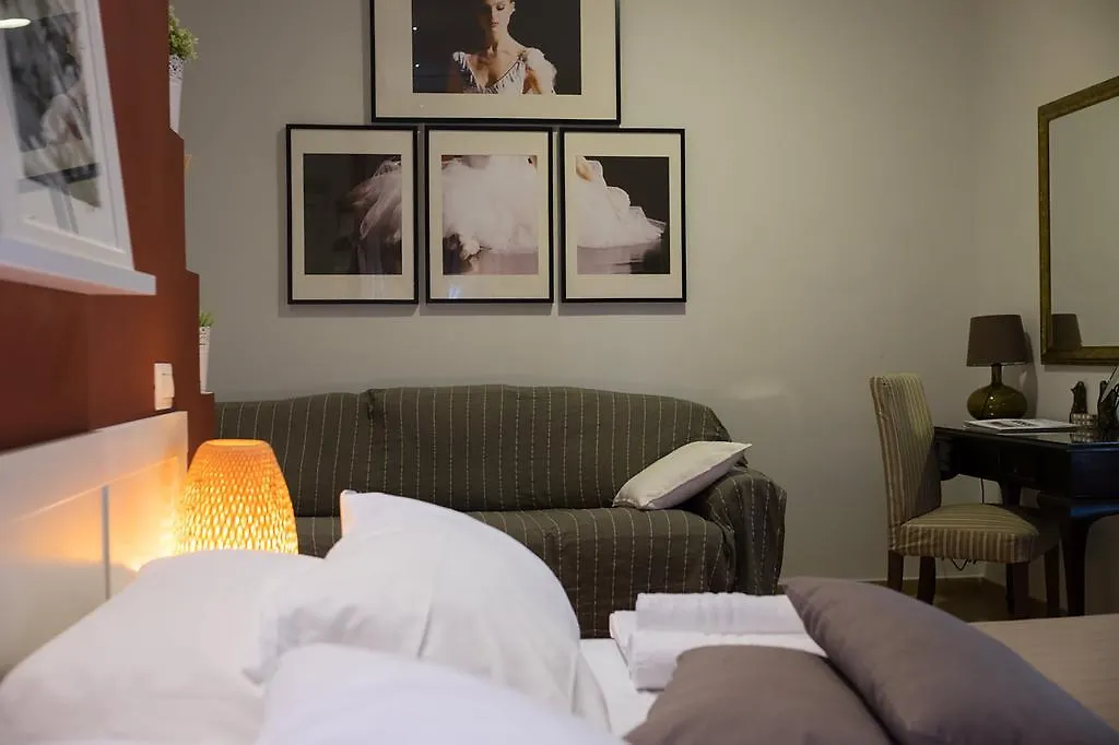 Pigneto Luxury Rooms روما 2*,